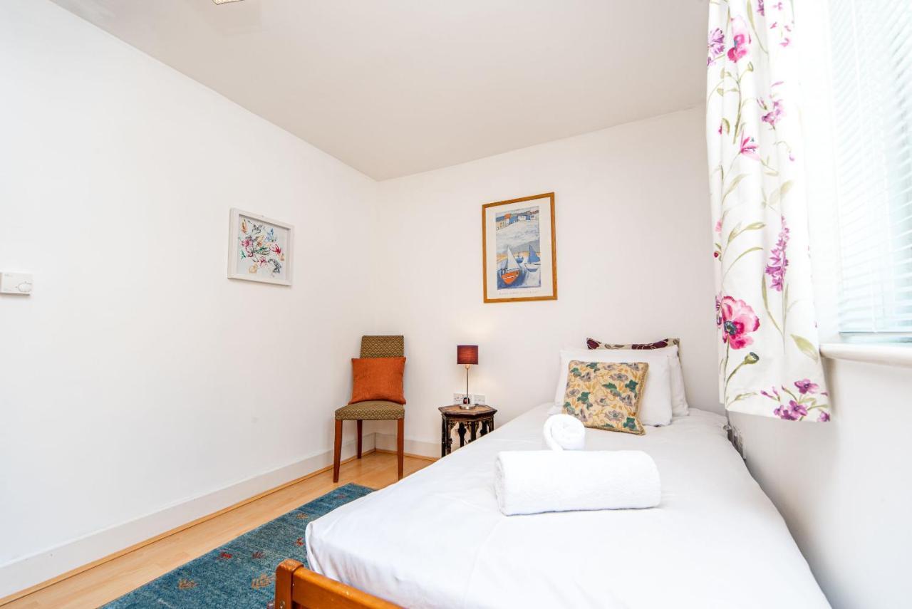 Pass The Keys Delightful Apartment Close To River In Se16 Лондон Экстерьер фото